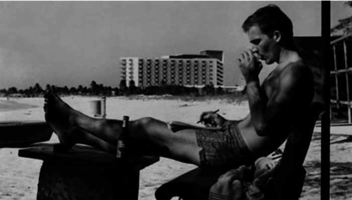 Hunter-Thompson-expat-drinking-on-the-beach-while-working